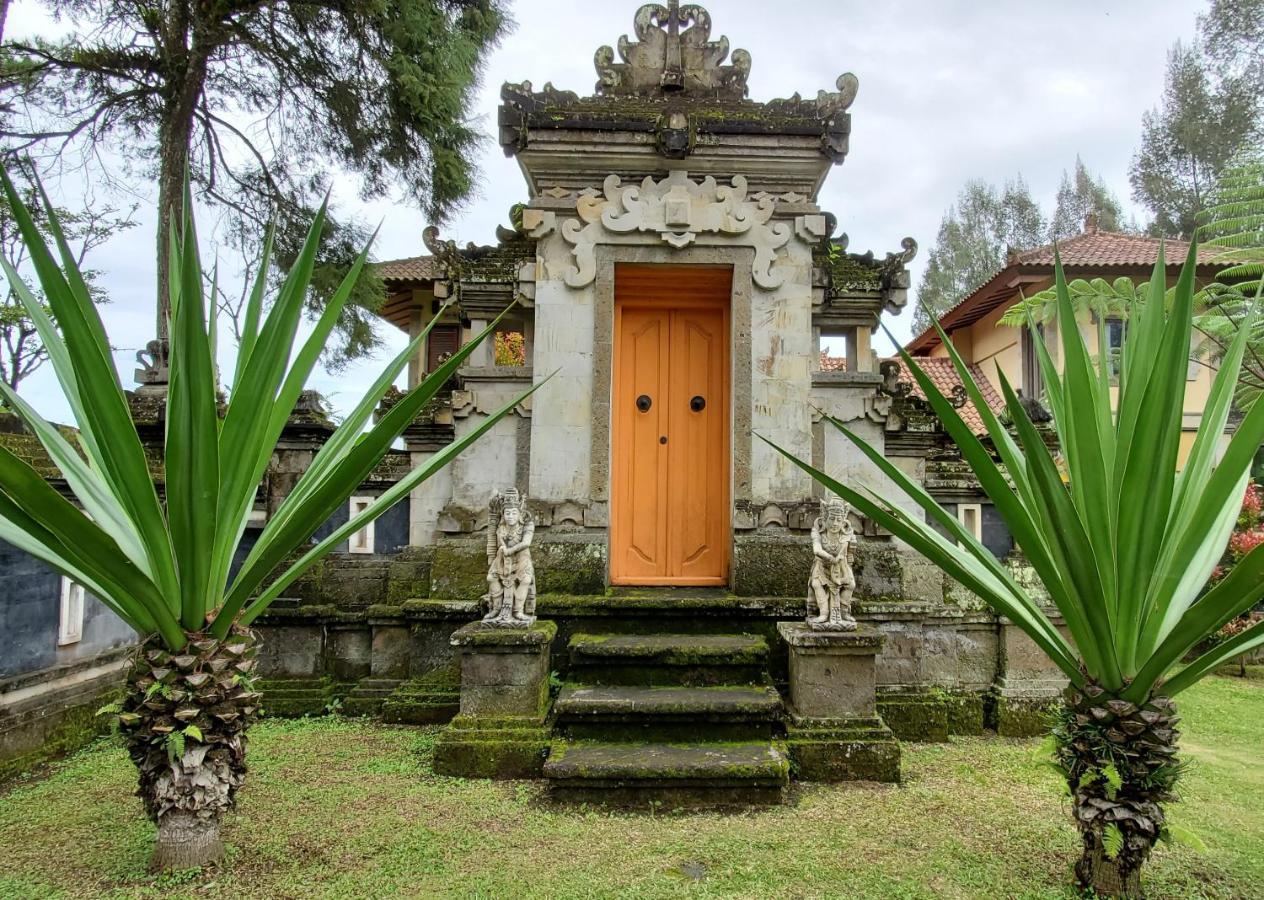 Balinese Villa In Berastagi Εξωτερικό φωτογραφία