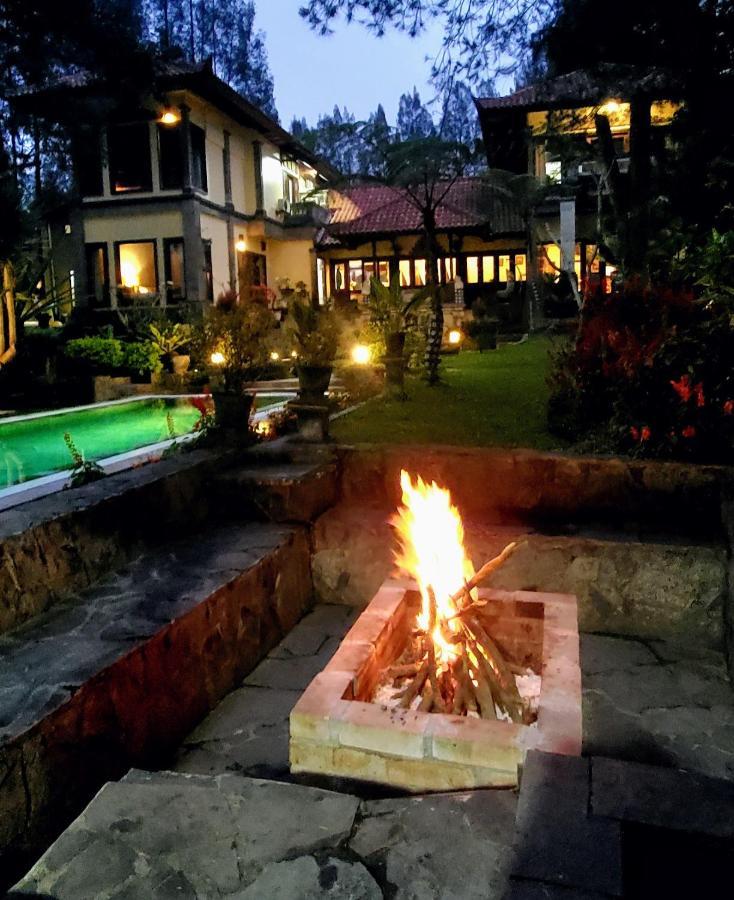 Balinese Villa In Berastagi Εξωτερικό φωτογραφία