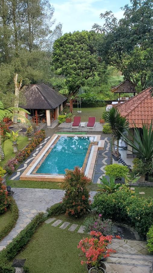 Balinese Villa In Berastagi Εξωτερικό φωτογραφία